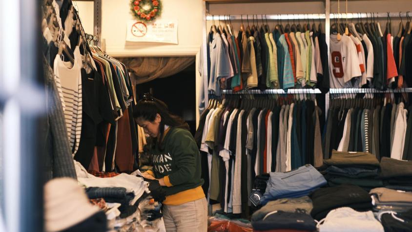 Con descuentos de hasta 70%: tienda de ropa anuncia su cierre definitivo en la región Metropolitana