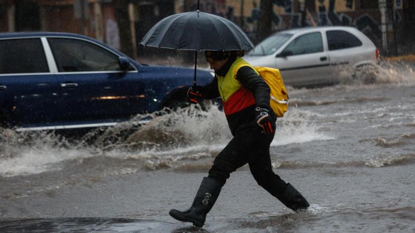 Sistema frontal con río atmosférico: pronostican cinco días consecutivos de lluvia en la Región Metropolitana