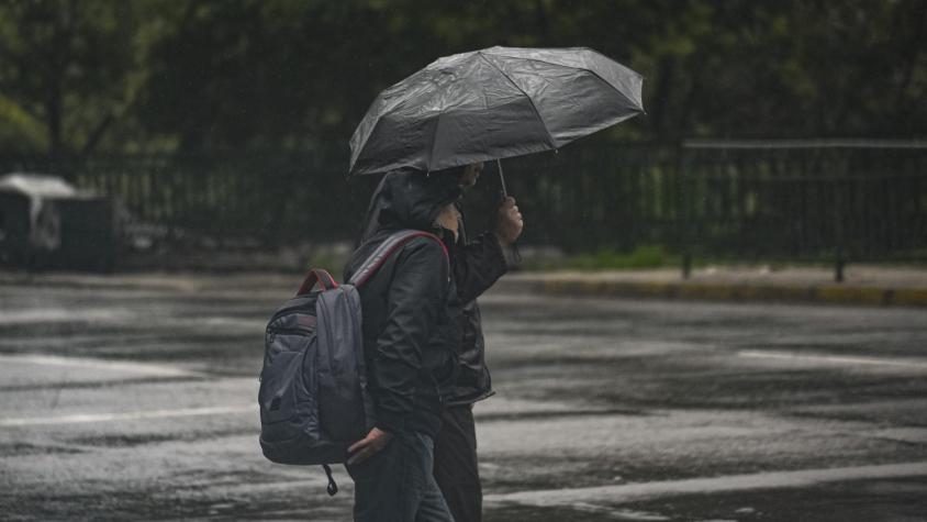 Michelle Adam reveló a qué hora comenzarán las lluvias en Santiago este jueves