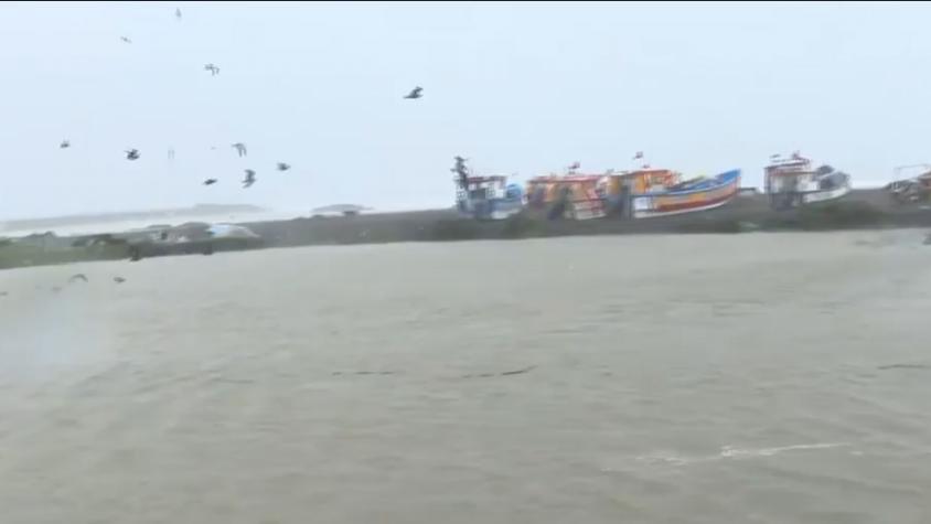 Curanipe enfrenta el lado más duro del temporal: marejadas extremas y techumbres arrancadas por el viento