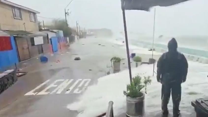 El avance del mar obligó a evacuar vecinos y dejó importantes daños en Penco