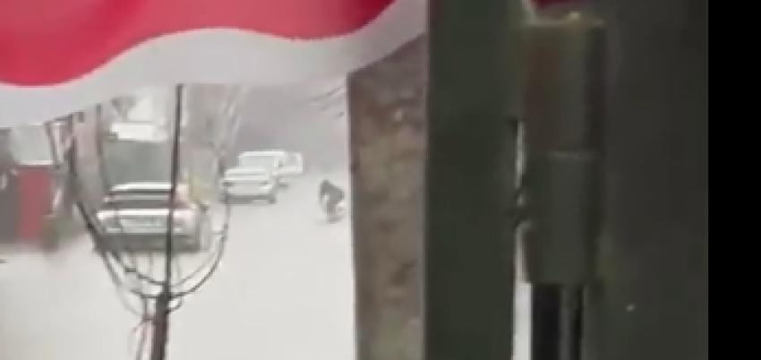 Empeora la situación en San Carlos: vecino cayó dentro de alcantarilla 