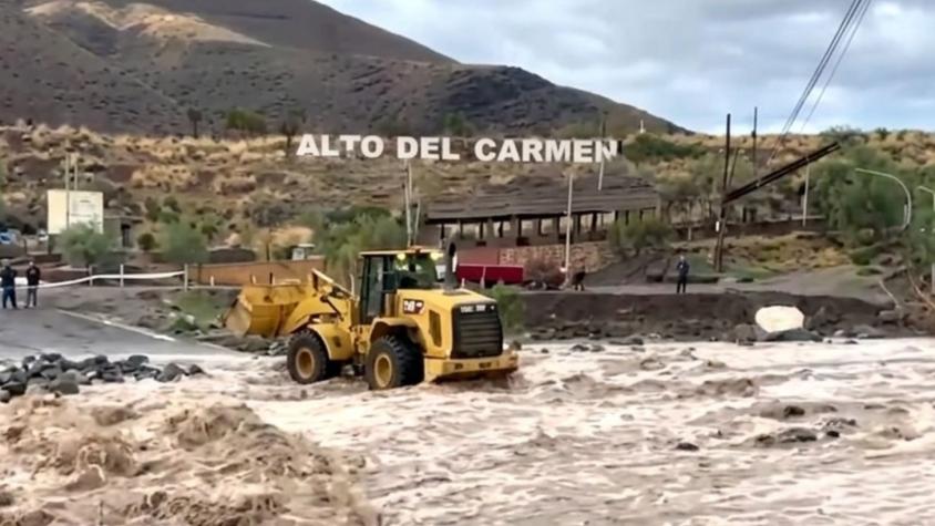 Reportan desaparición de mujer de 52 años en Alto del Carmen tras alud de nieve: su padre fue rescatado por vecinos Reportan desaparición de mujer de 52 años en Alto del Carmen tras alud de nieve: su padre fue rescatado por vecinos