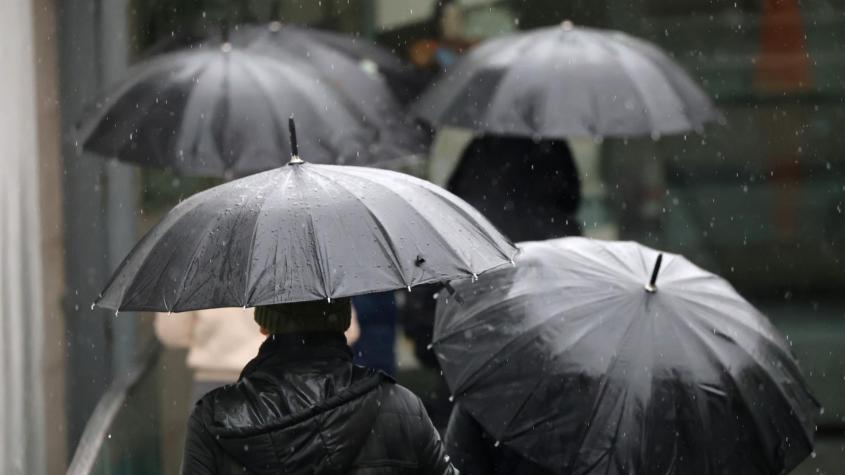 ¿A qué hora vuelve la lluvia este lunes en Santiago? Michelle Adam lo aclara