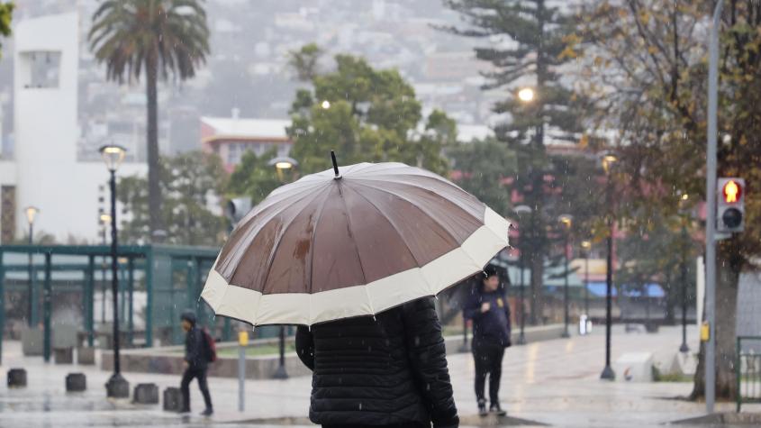 Michelle Adam anuncia lluvias para la Región Metropolitana: a qué hora comenzará a caer agua este fin de semana