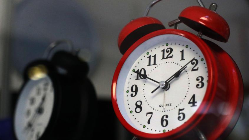 Cambio de hora: ¿Cuándo comienza el horario de verano en Chile?