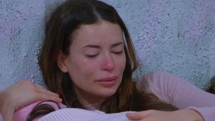 Julia Fernándes vive una crisis de pánico al interior del reality: así reaccionaron sus compañeros al verla desconsolada