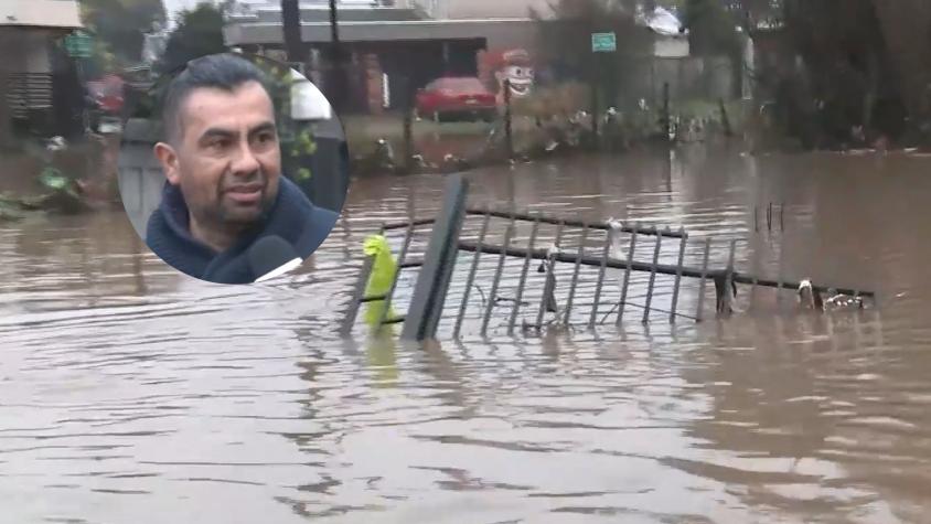 Vecino de Angol se quiebra al hablar de estragos en su casa por inundaciones: "Gracias a Dios, la familia está bien"