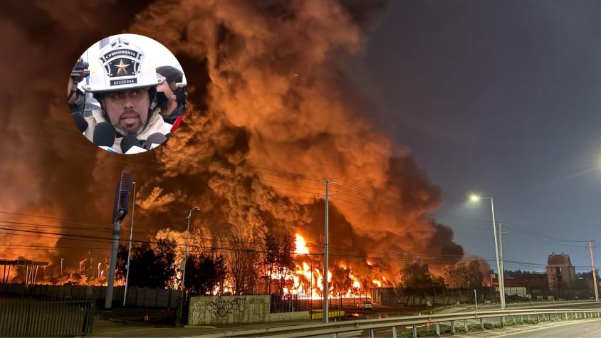 Los problemas que tuvo Bomberos para combatir incendio en empresa química de Quilicura