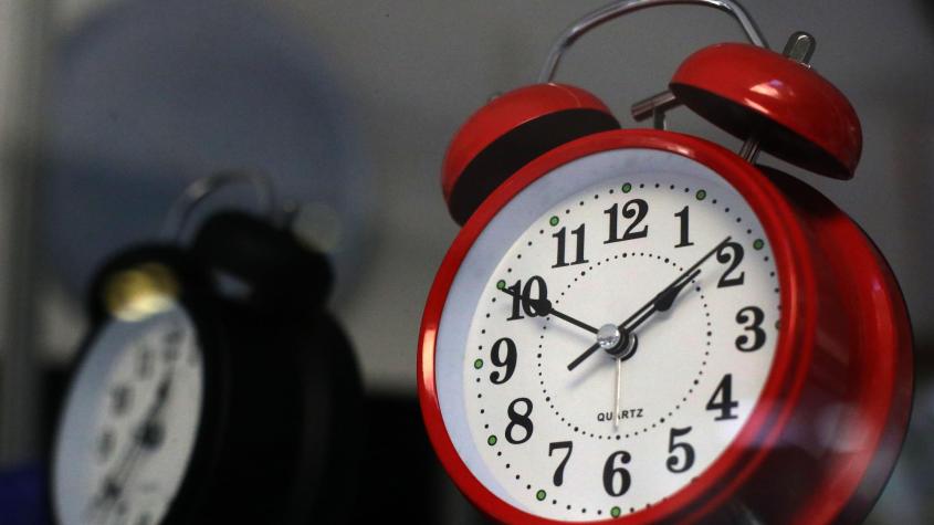 Queda menos de un mes: revisa cuándo será el próximo cambio de hora en Chile