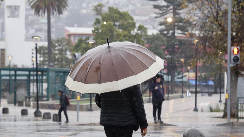 Lluvia en Santiago: revisa a qué hora comenzará este viernes