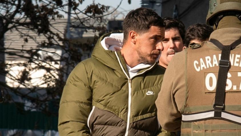 Con evidente cambio de actitud: así fue el ingreso de Camilo Huerta al Centro de Justicia Con evidente cambio de actitud: así fue el ingreso de Camilo Huerta al Centro de Justicia