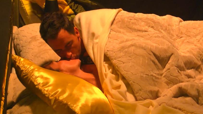 "Hubo consentimiento": React de Vecinos al límite se sorprendió con apasionado momento entre Camilo y Paula