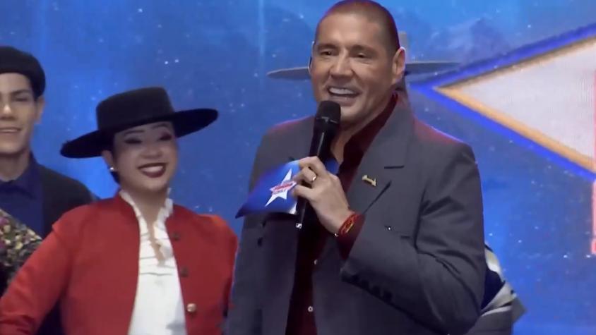Pancho Saavedra rompió el protocolo en La gran fonda y sorprendió al público con una paya