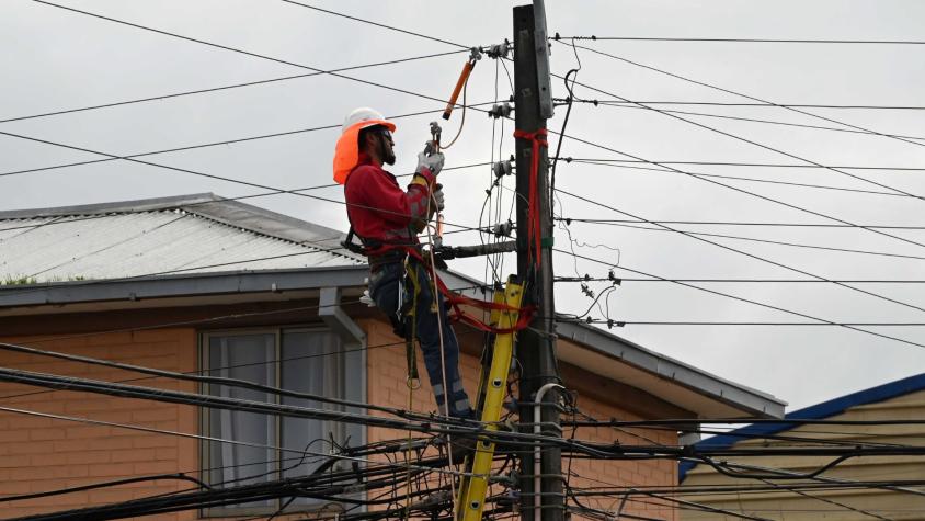 Cortes de luz en la Región Metropolitana: siete comunas tendrán interrupción de suministro este fin de semana