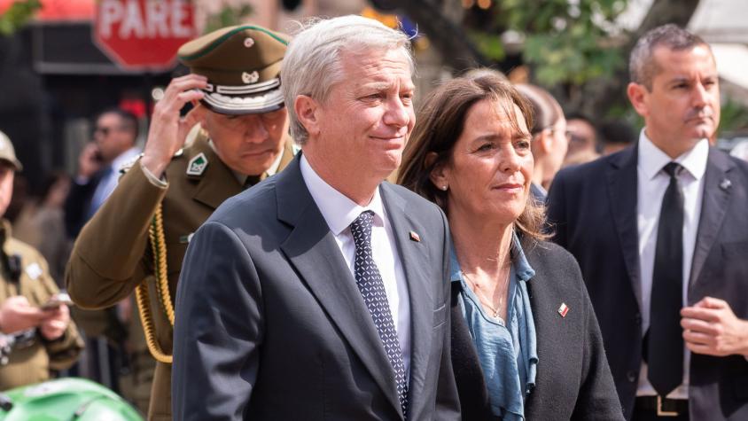 Acompañado por la primera dama: así fue la llegada del Presidente José Antonio Kast a misa fúnebre del cabo Cristopher Aguilera
