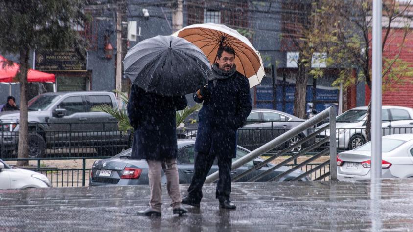 La lluvia no llega sola: Michelle Adam pronostica presencia de fuertes vientos y tormentas eléctricas en la Región Metropolitana La lluvia no llega sola: Michelle Adam pronostica presencia de fuertes vientos y tormentas eléctricas en la Región Metropolitana