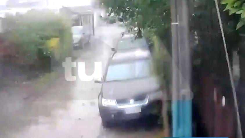 La maniobra de vecino de Estación Central para refugiarse en medio de inédito tornado: "Nunca se había visto" La maniobra de vecino de Estación Central para refugiarse en medio de inédito tornado: "Nunca se había visto"