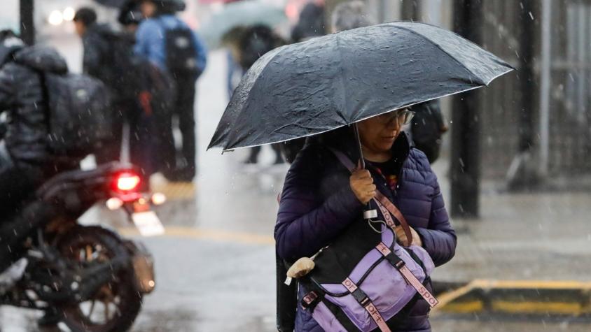 A prepararse: Michelle Adam anuncia a qué hora iniciarían las tormentas eléctricas en la Región Metropolitana A prepararse: Michelle Adam anuncia a qué hora iniciarían las tormentas eléctricas en la Región Metropolitana