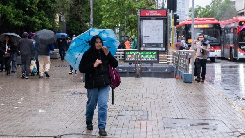 Gianfranco Marcone informa a qué hora llovería el domingo 18 en la Región Metropolitana