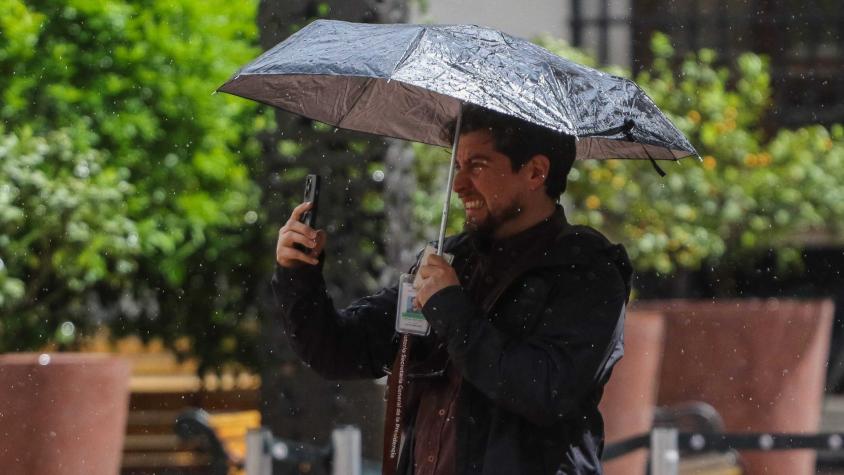 Michelle Adam cuenta a qué hora comienza a llover HOY lunes 26 en la Región Metropolitana