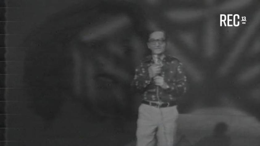 Javier Miranda recita un poema en Sábados Gigantes (Década de 1970)