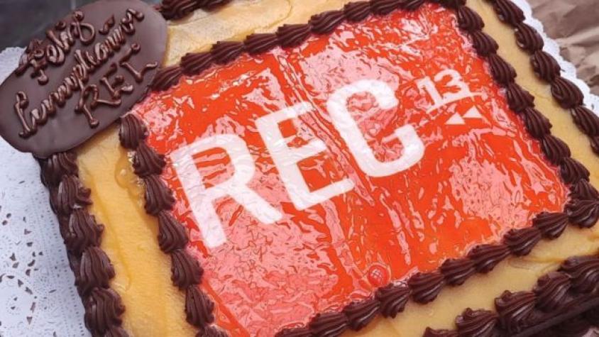 REC celebró sus 9 años con un Live junto a todo su equipo y fieles televidentes en el patio techado de Canal 13
