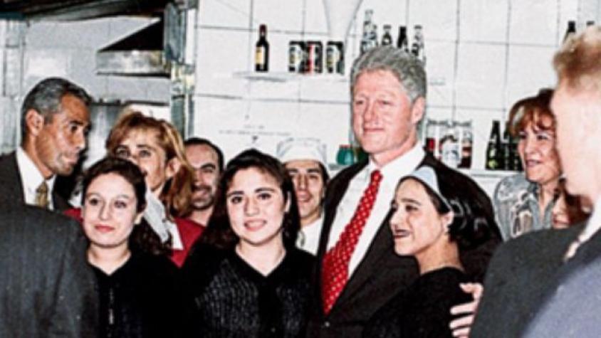 Feliz 4 de julio: Bill Clinton, expresidente de Estados Unidos, irrumpe en una humilde picada de Santiago Centro