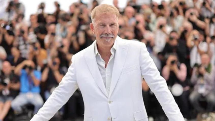 Actor internacional Kevin Costner apareció en Cannes con bigote y se llenó de elogios