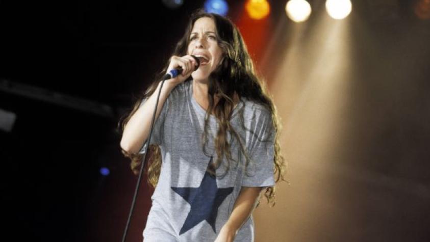 Estará en Lollapalooza 2025: Recordamos la participación de Alanis Morissette en "Venga Conmigo"