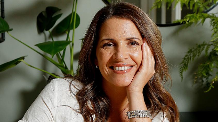 Tenía 22 años: Así fue el debut televisivo de la periodista Monserrat Álvarez en el extinto Teleduc de Canal 13 