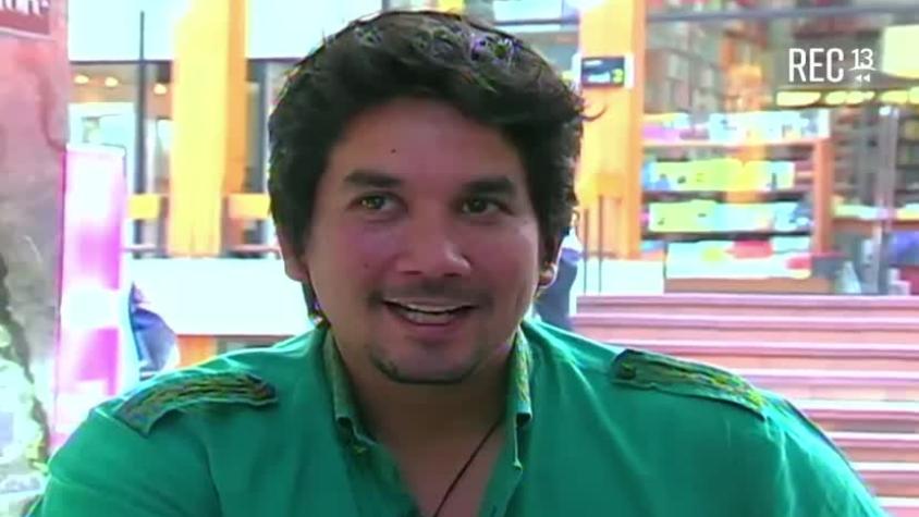 "Es donde más tranquilo me siento al cruzar la calle": Esta fue la opinión del vocalista de Bacilos sobre Santiago en "City Tour" en su visita el 2009