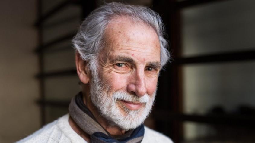 "Es muy distinto el texto teatral": La reflexión de Héctor Noguera como actor a sus 87 años