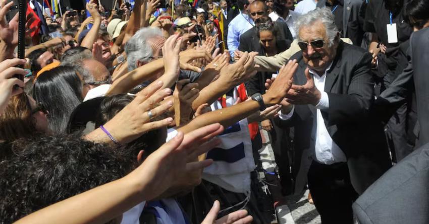 Hace una década: El día que Pepe Mujica dejó la presidencia de Uruguay en su Volkswagen Escarabajo