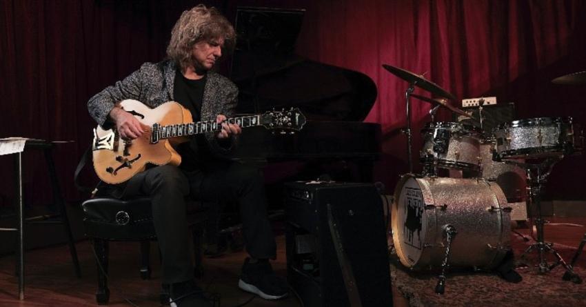 Pat Metheny vuelve a Chile con conciertos íntimos en el Teatro Nescafé de las Artes