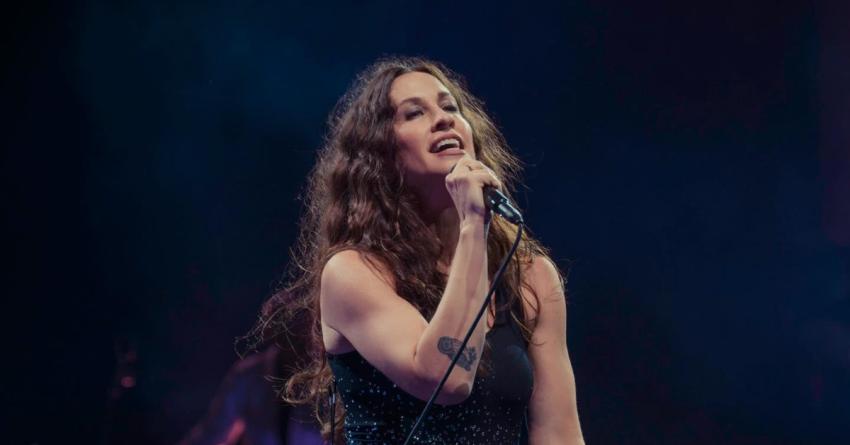 Así fue la primera visita de Alanis Morissette a Chile: Dio una entrevista a Venga Conmigo