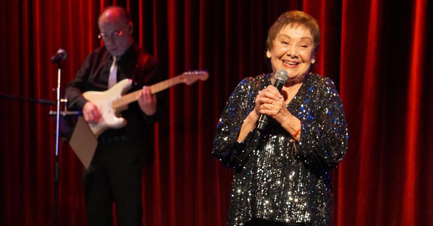 Gloria Benavides es premiada como Figura Fundamental de la Música Chilena